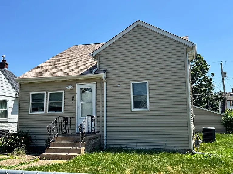 301 S Thornwood Ave — Photo 1