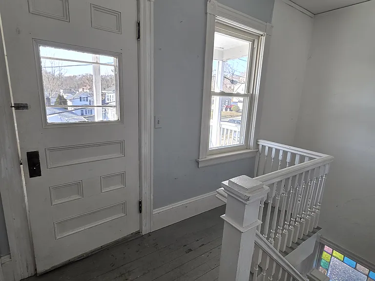 13 1/2 Middle St — Photo 7