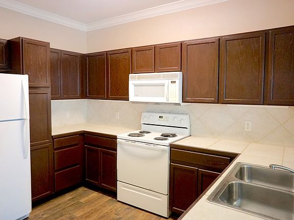 4th image of 801 Luther St W Unit 306