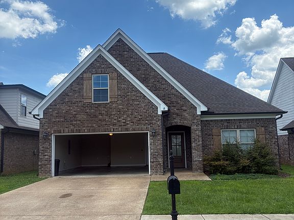 2nd image of 18 Jacquelyn Dr