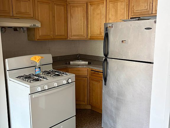 4th image of 93-11 Lamont Ave #2R