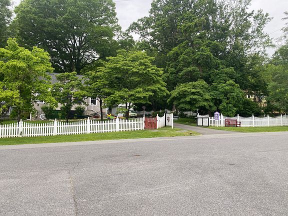 2nd image of 2810 Rosemary Ln