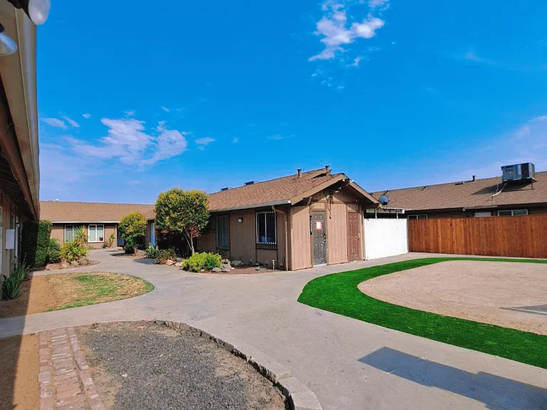 4781 E Ashlan Ave — Photo 14