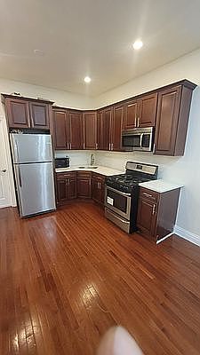 2nd image of 898 Belmont Ave #3