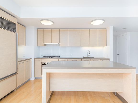 5th image of 301 Mission St APT 8G