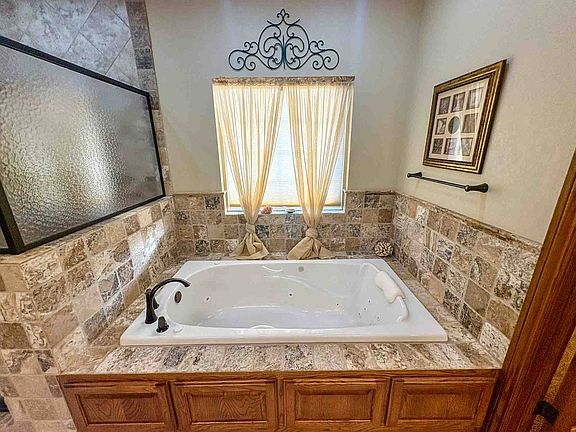 4th image of 505 Grizzly Ln