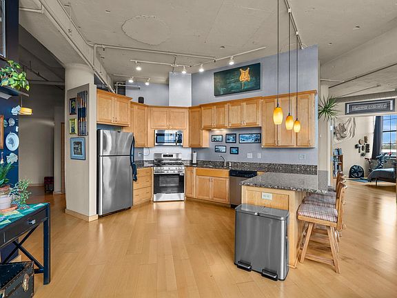 3rd image of 1901 E Hennepin Ave Unit 301