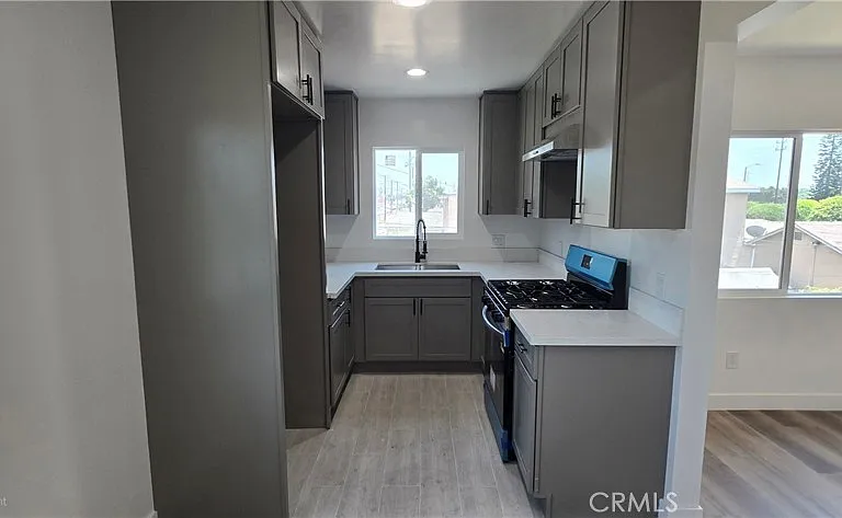 833 E 92nd St — Photo 2