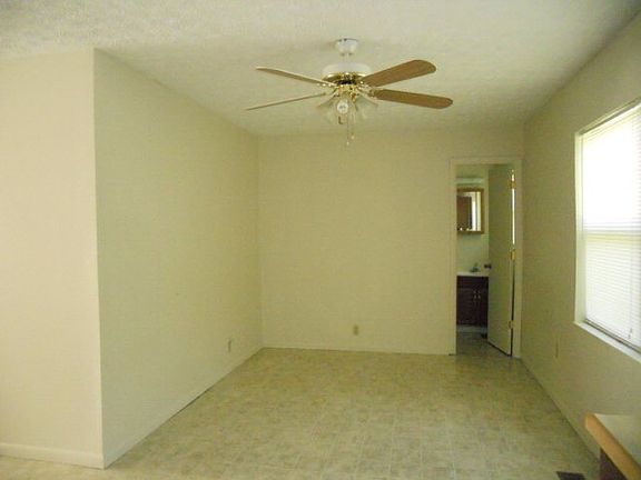 3rd image of 1061 Richmond Ave