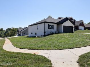 512 Bluffs Edge Dr, Mount Washington, KY 40047