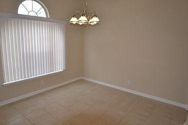 5th image of 2 Forest Gate Dr E #2