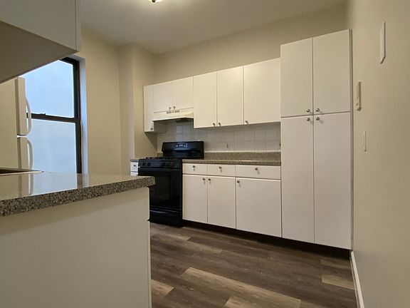4th image of 20-55 29th St #2D