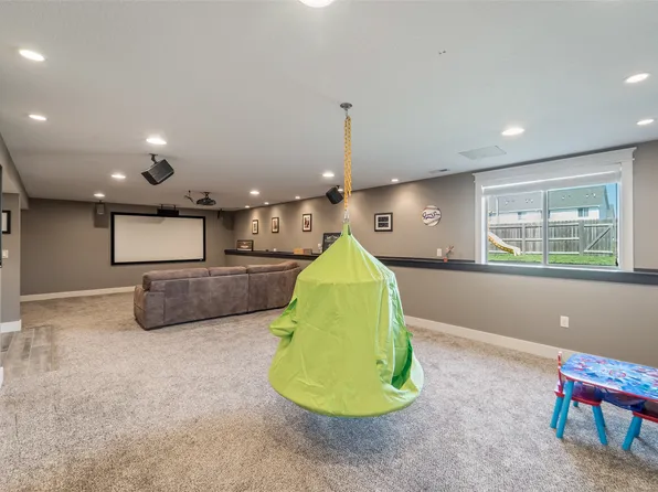 716 James St NE, Bondurant, IA 50035