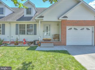 828 Logan Ln, Hanover, PA 17331