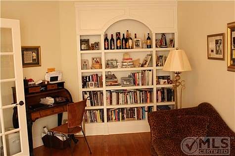 3rd image of 1008 Twin View Dr