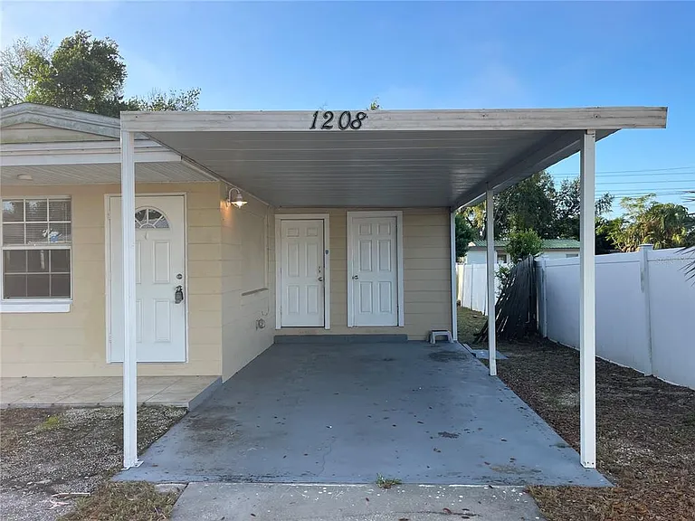 1208 Carlton Ave — Photo 3