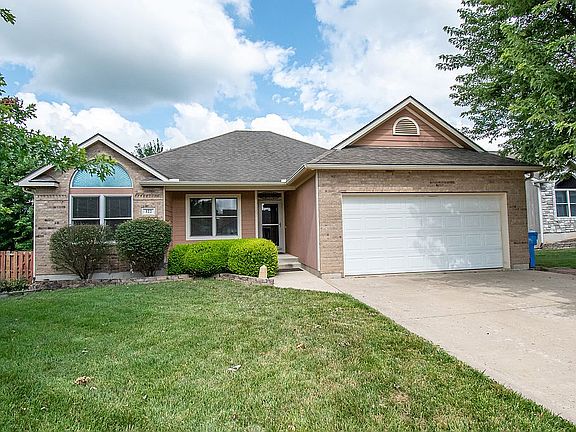 2nd image of 122 Willis Dr