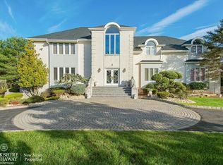 2 Taylor Lake Ct, Manalapan, NJ 07726