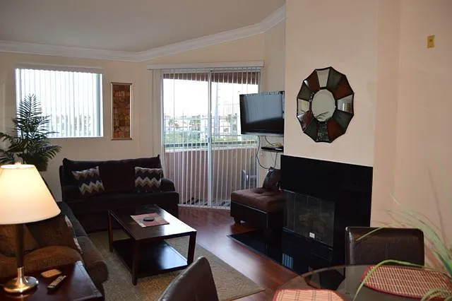 Meridian Upgraded Top Floor 1 Bed | 1 Bath Unit (Vinyl Flooring in Bedroom Area) — Photo 2