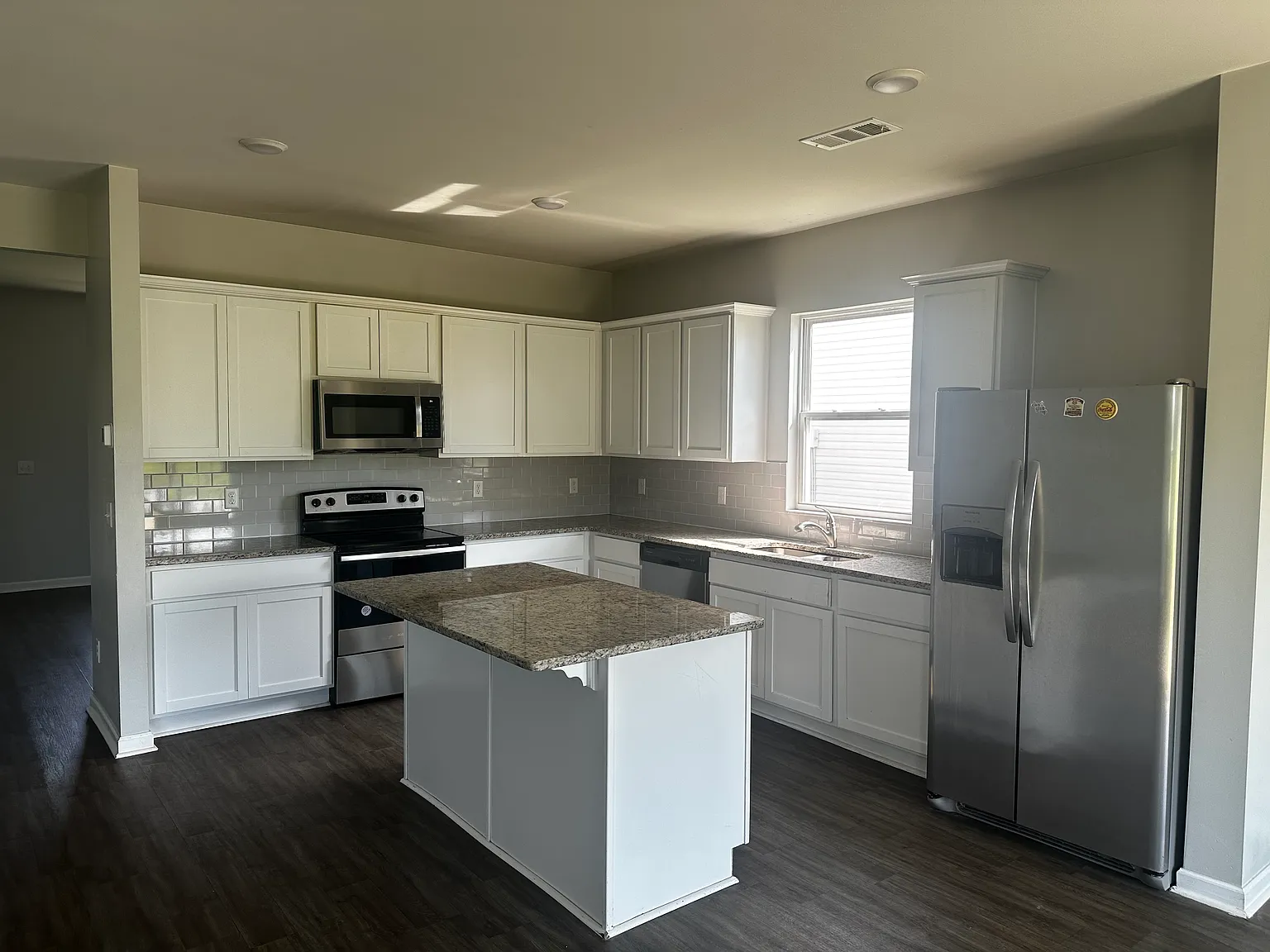 5 bed, 2706 sqft, $2,650 — Photo 4