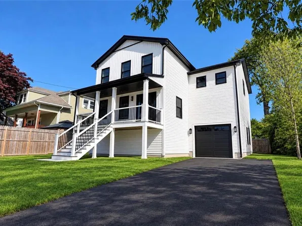 795 Academy Ave, Providence, RI 02908
