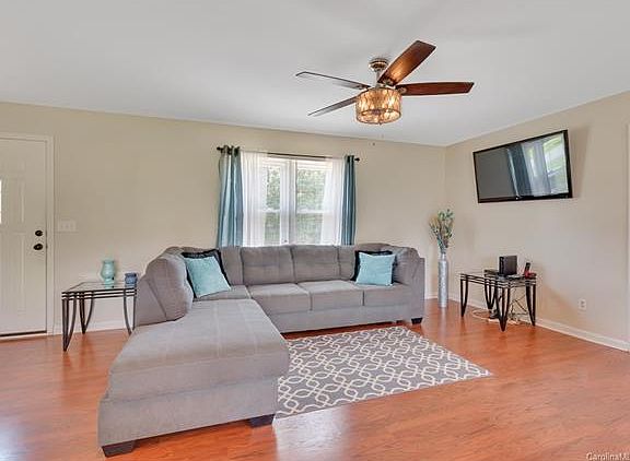 4th image of 110 Maxwell Ln