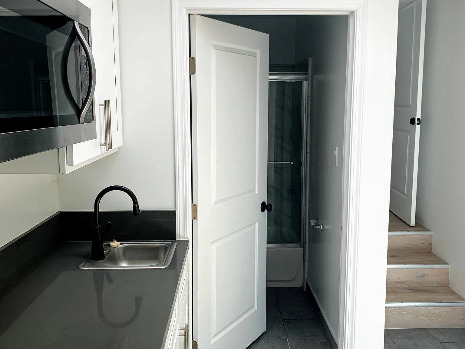 Studio, 324 sqft, $1,595 — Photo 4