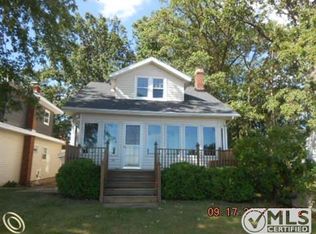 4784 Lakeshore Rd, Fort Gratiot, MI 48059