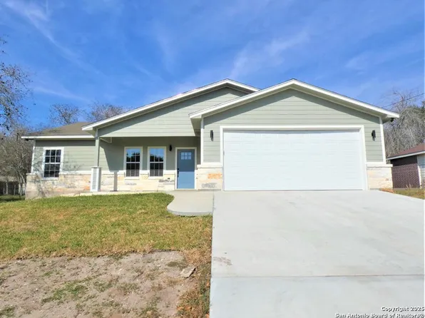 1007 E Hancock, Beeville 78102