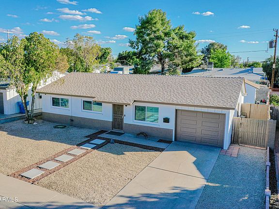 2nd image of 1107 E Las Palmaritas Dr