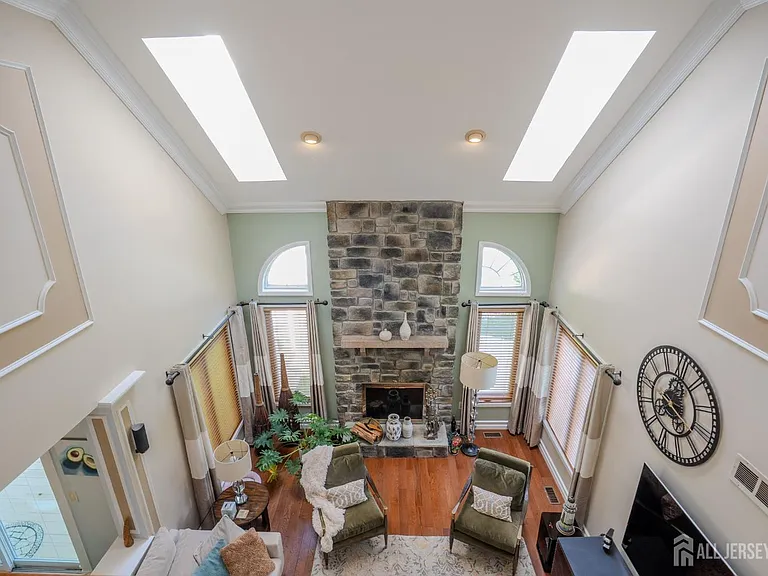 61 Amherst Way — Photo 42