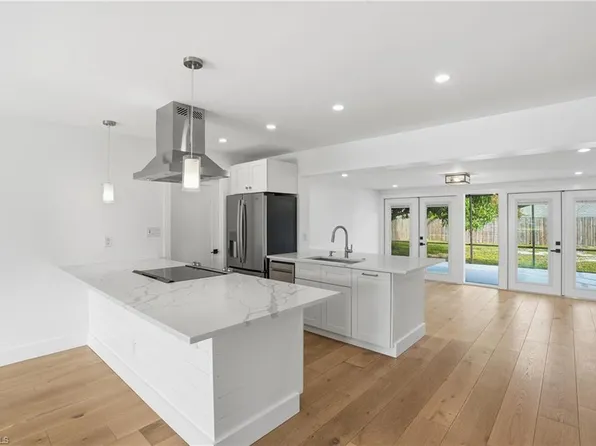 1205 Hilltop DR, NAPLES, FL 34103