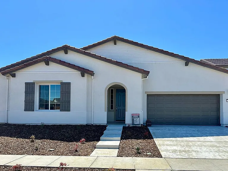 2028 Smith Dr — Photo 2