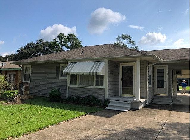 Front view of house 