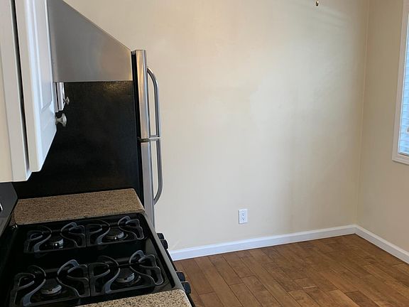 3rd image of 655 1st Pl APT B