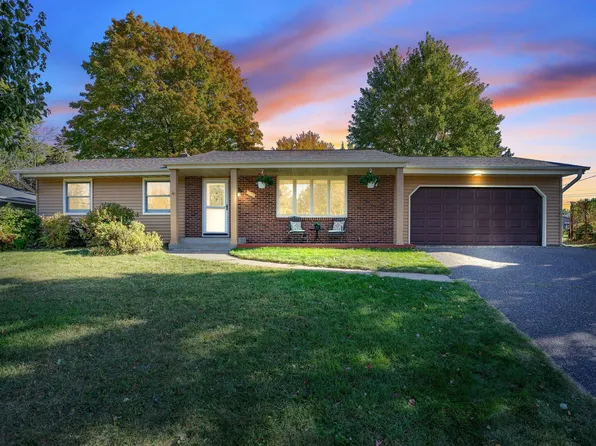 2942 Winthrop Dr, Saint Paul, MN 55109