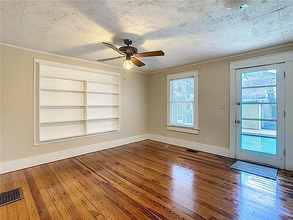 4th image of 625 N Hyer Ave