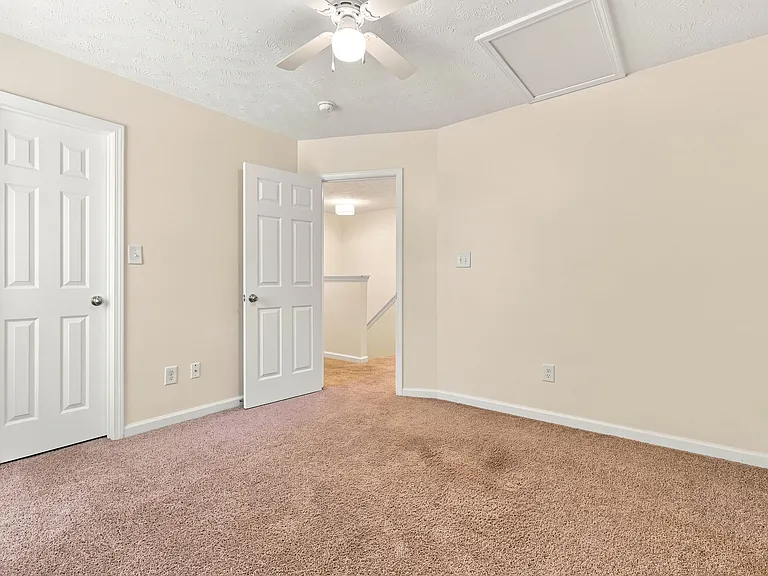 4906 Yorkchester Dr — Photo 30