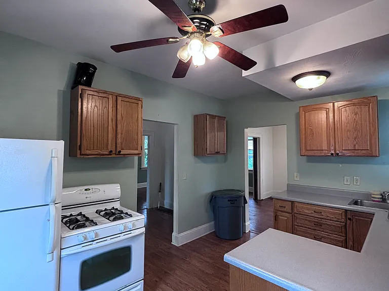 132 Clinton St — Photo 12