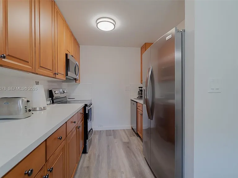 1099 NE 35th St #2 — Photo 8