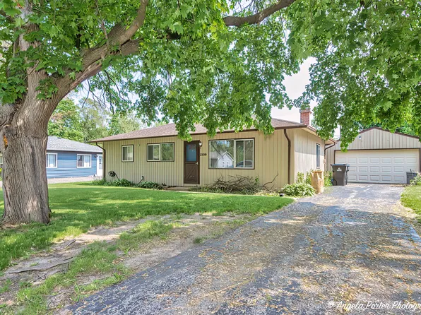 2309 Country Ln, McHenry, IL 60051