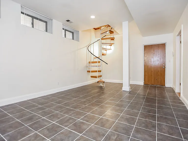 7211 S Yates Blvd #1B — Photo 4