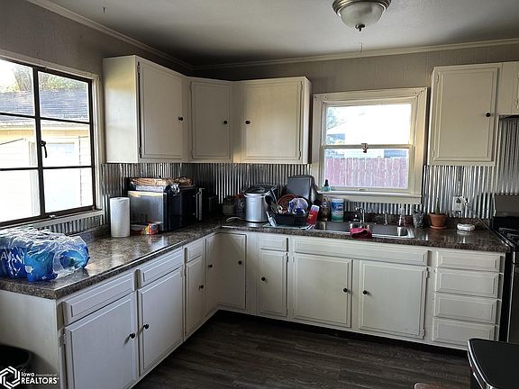 5th image of 102 Lynwood Ave