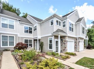 607 Pebblestone Ln, Chelsea, MI 48118