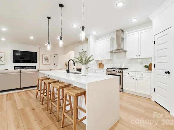 8311 Adrian Ct, Charlotte, NC 28270