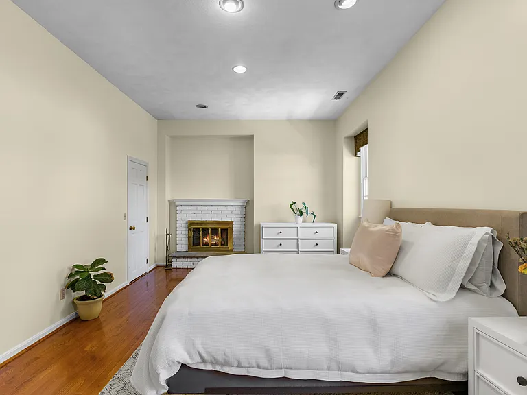 80 Howland Rd — Photo 33
