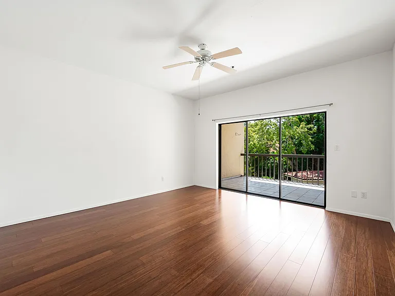 800 Hudson Ave #303 — Photo 16