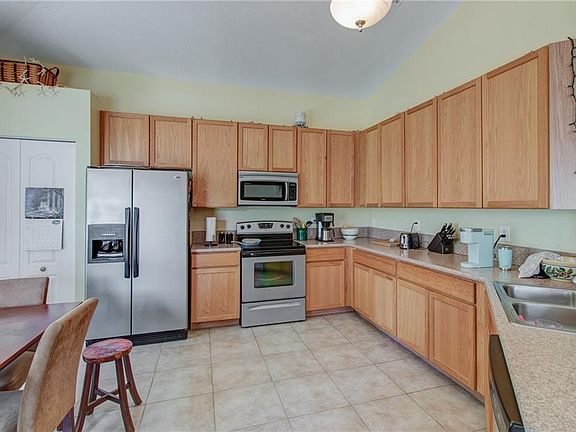 5th image of 5611 Place Lake Dr