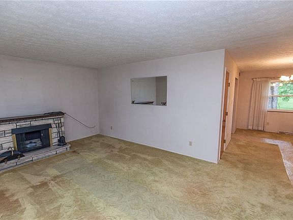 3rd image of 707 Ivan Dr