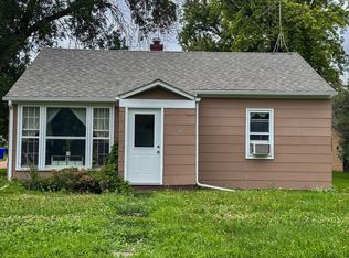 208 3rd St, De Smet, SD 57231